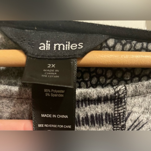 Ali Miles Black, Gray and White Ebony Textured Blouse - Picture 4 of 4